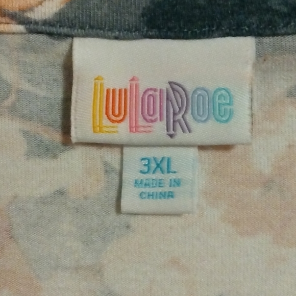 Women's plus size button down long sleeve blouse - Picture 3 of 5